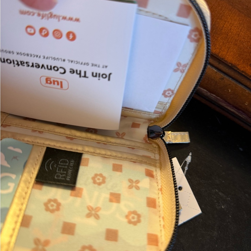 Lug Quilted Gold Patterned Wallet RFID NWT - Picture 5 of 5
